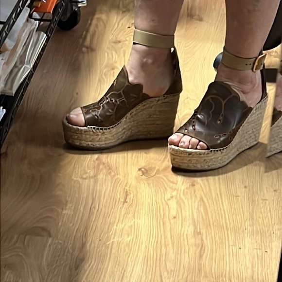 Chloé Sz 39/US 9 Brown Tooled Laser Cut Platform Wedge Espadrille Sandals - Picture 10 of 12